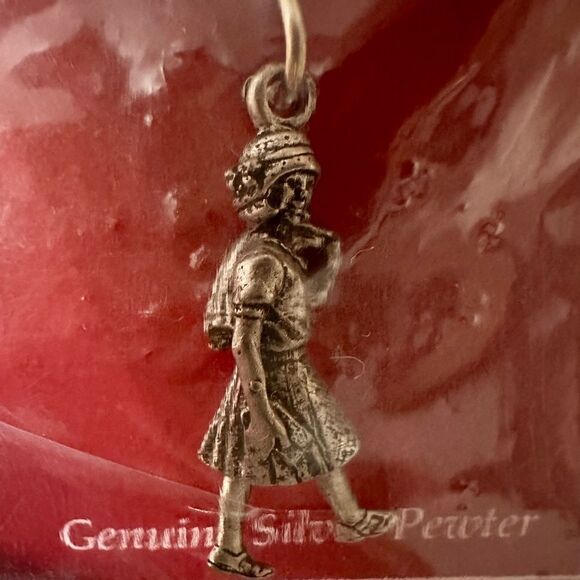 Vintage Keepsake Charm in Genuine Silver-Pewter - Picture 6 of 17